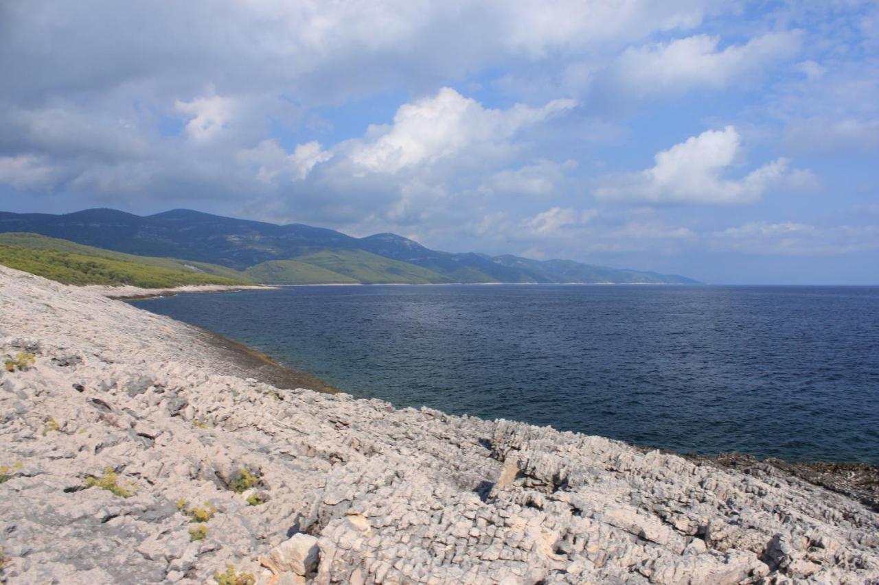 Apartments By The Sea Zavalatica, Korcula - 247 Bagian luar foto