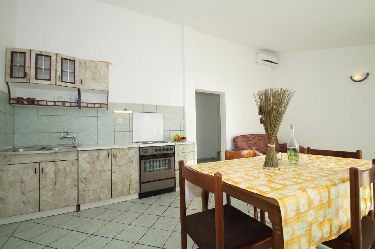Apartments By The Sea Zavalatica, Korcula - 247 Bagian luar foto